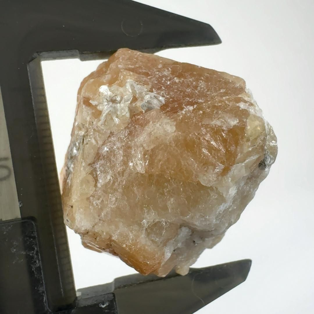 E29861】蛍光鉱物 灰重石 タングステン シェーライト 天然石 鉱物 原石