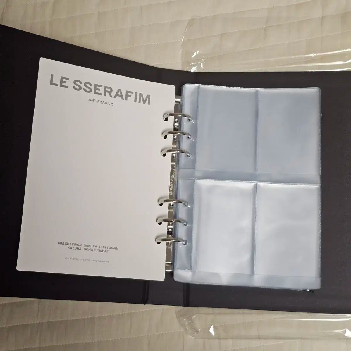 ANTIFRAGILE フォトカード バインダー　Le Sserafim 公式 新製品) LE SSERAFIM(ルセラフィム・ルセラ) 公式 オフィシャル