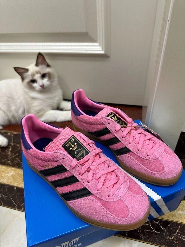 値下げしますAdidas originals Gazelle lndoor ピンクブラックです 男女兼用