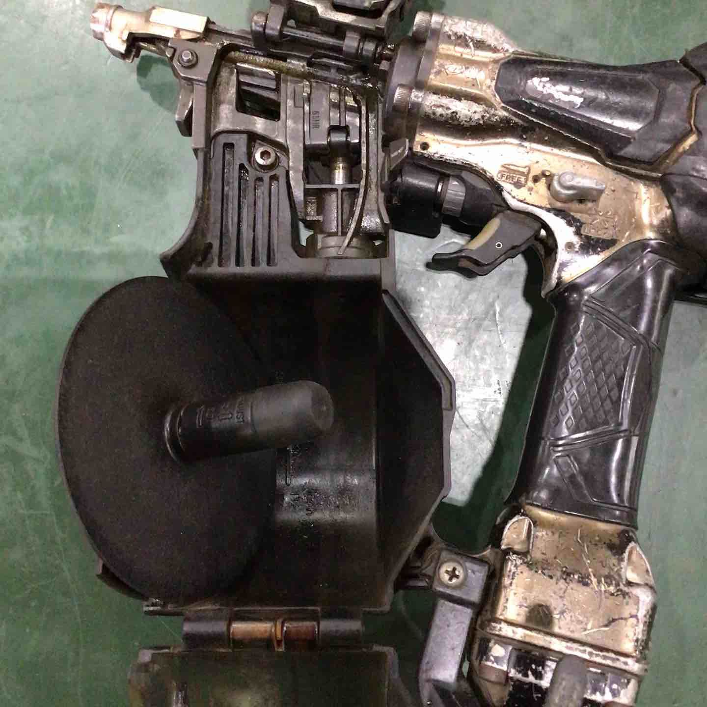 高圧ロール釘打機 アブソリュートブラック