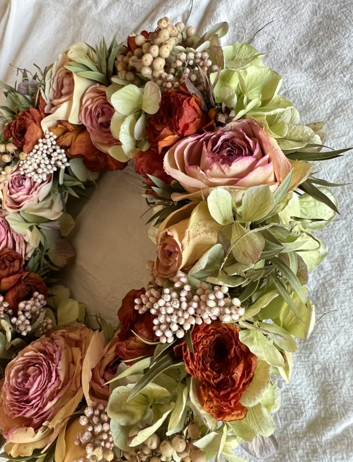 ドライフラワーリース カーネーション ラナンキュラス バラと