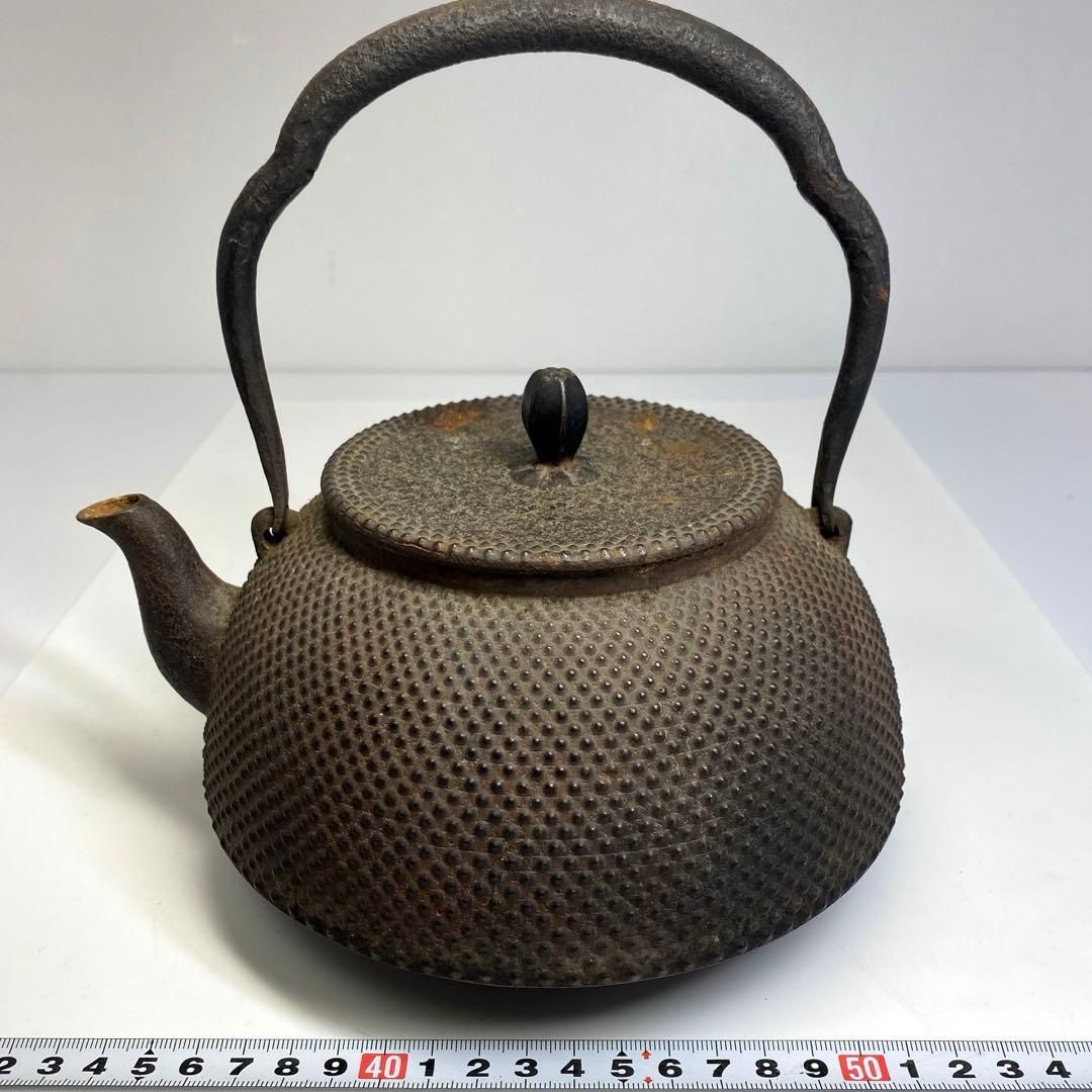 南部 あられ打 鉄瓶 注ぎ口下に銘有 1782g 東Y6-0710