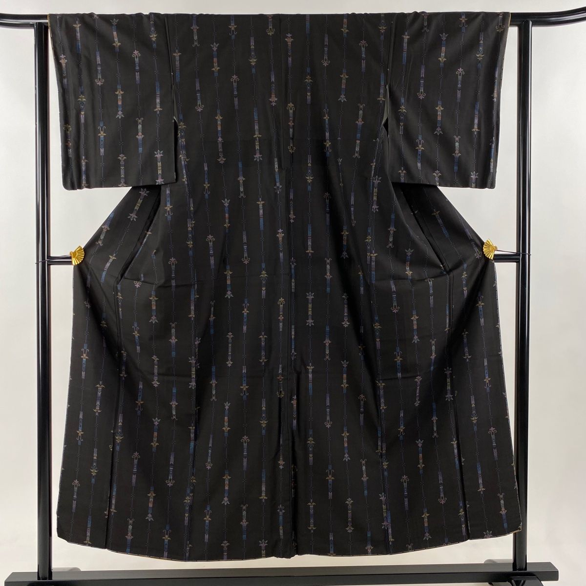紬 身丈152cm 裄丈62cm S 袷 やまと 花柄 幾何学 墨色 正絹 名品