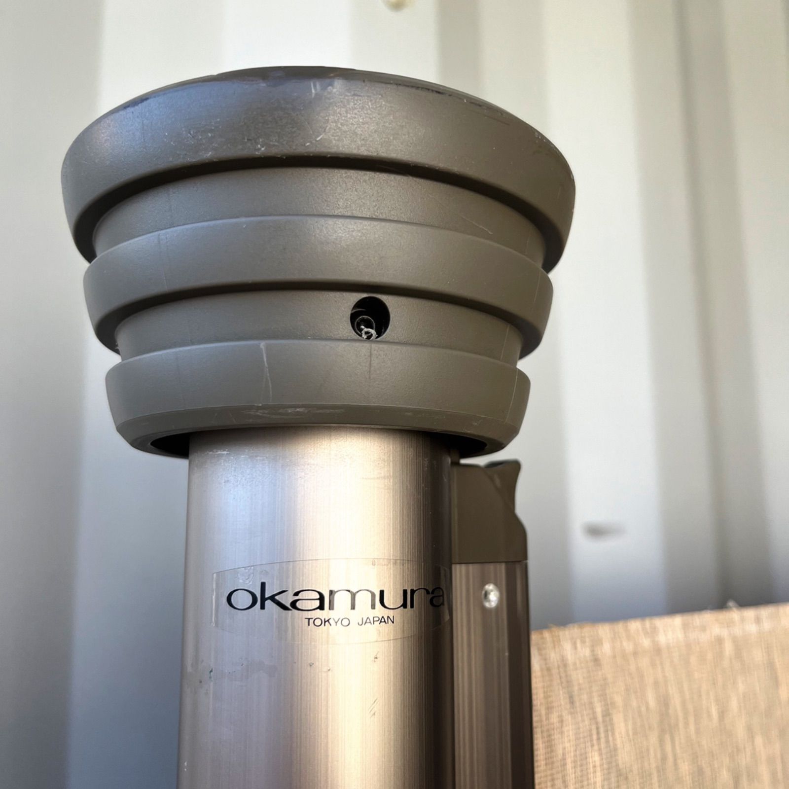 取付無料！オカムラ クロス内蔵 伸縮式ロールパーテーション スクリーン✨ 取付無料！オカムラ クロス内蔵 伸縮式ロールパーテーション