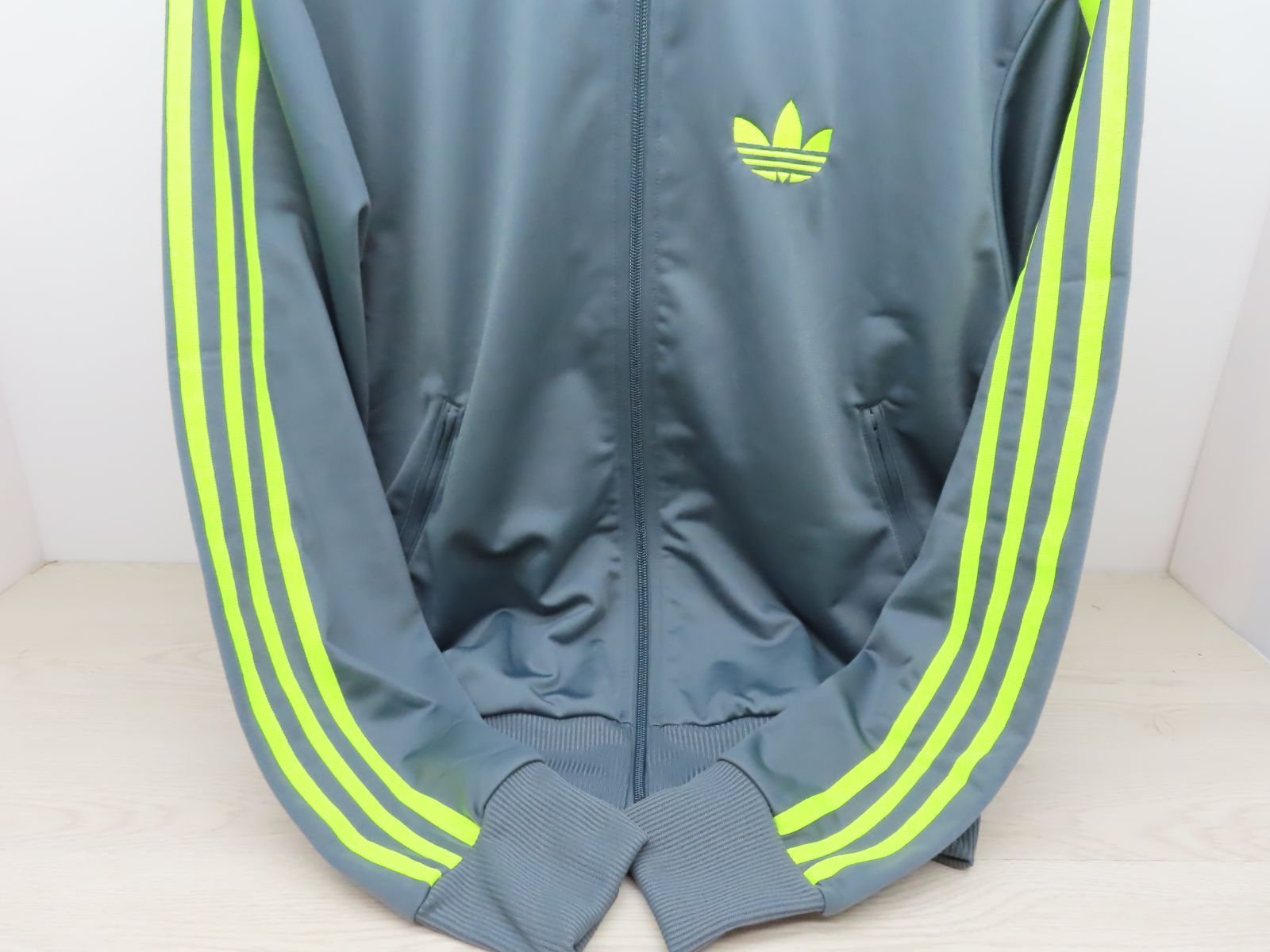 【adidas(アディダス)】トラックジャケット【Ｓサイズ】 adidas - アディダスオリジナルス トラックジャケット ショート