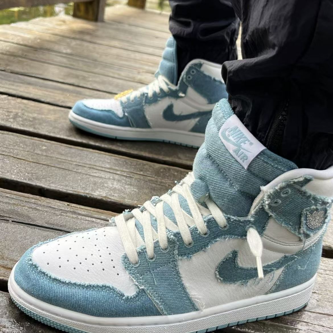 新品 ☆激安価格☆NIKE WMNS AIR JORDAN 1 RETRO HIGH OG 【DENIM】 ナイキ ウィメンズ エア ジョーダン 1  レトロ ハイ OG WHITE/WORN BLUE/METALLIC GOLD dm9036-104 - メルカリ