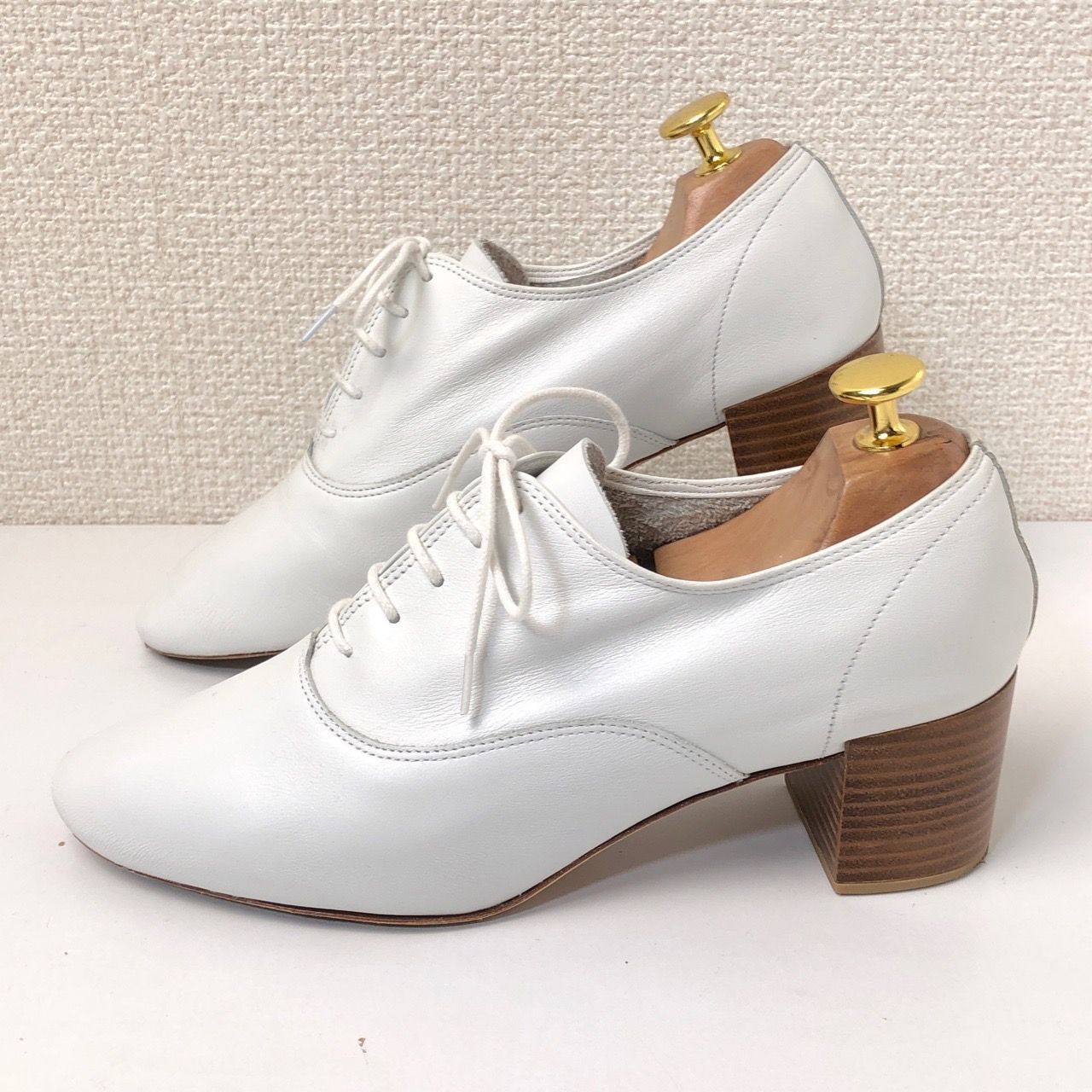 レースアップシューズ