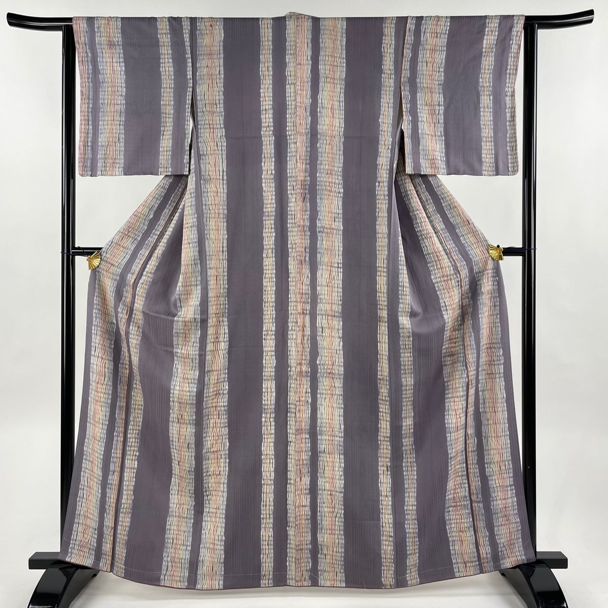 お召 身丈159cm 裄丈64cm M 袷 鈴乃屋 葡萄唐草 灰紫 正絹 逸品 一 