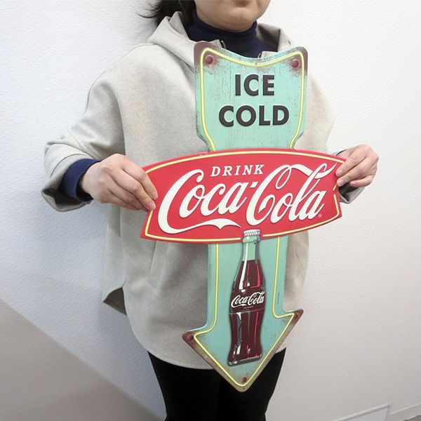 ダイカット エンボスメタルサイン COCA COLA ICE COLD ARROW【コカコーラ】