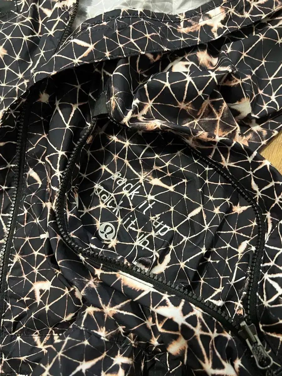 lululemon ルルレモン miss misty 軽量 ウィンドブレーカー ジャケット ルル 4