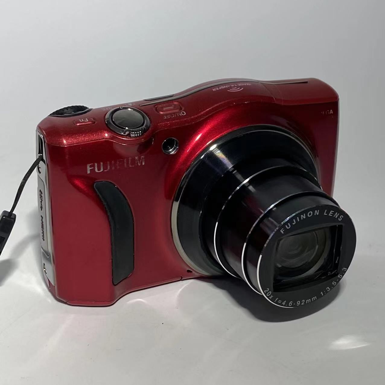 FinePix F800EXR レッド M111 富士フイルム（カメラ ・ レッド⁄赤色系