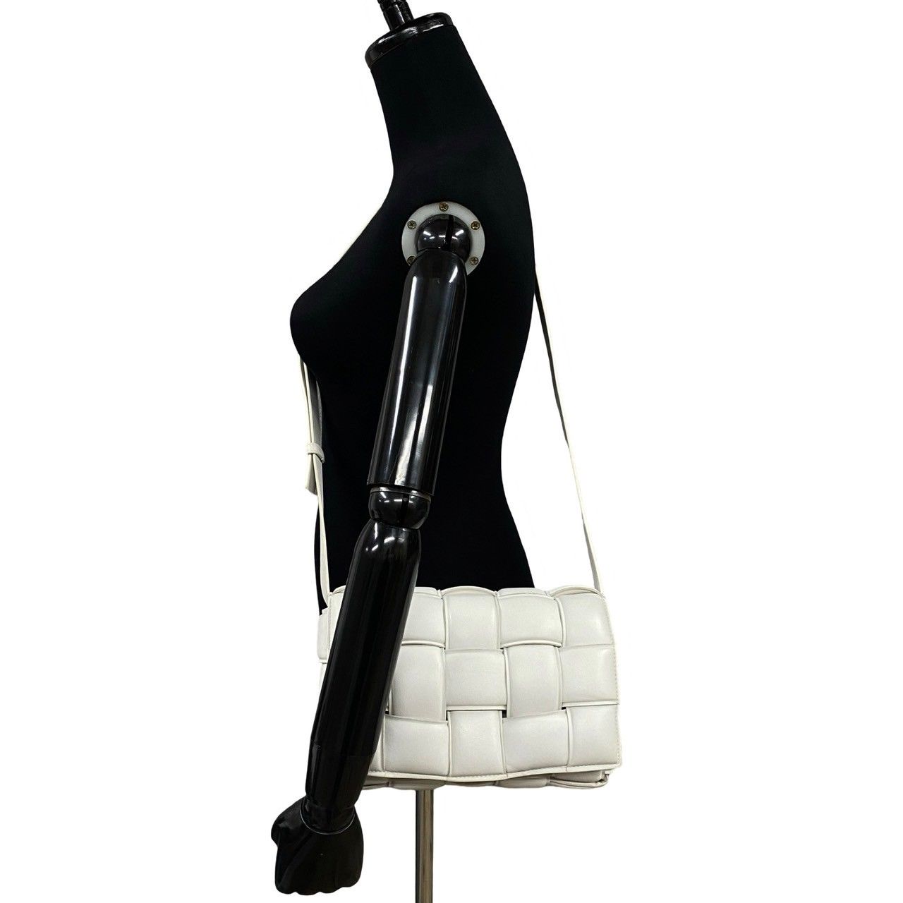 極 美品 BOTTEGA VENETA ボッテガ ヴェネタ パデッド カセット レザー 