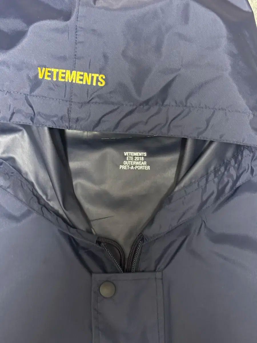 VETEMENTS(ヴェトモン) 星座 レインコート vetements レインコート 