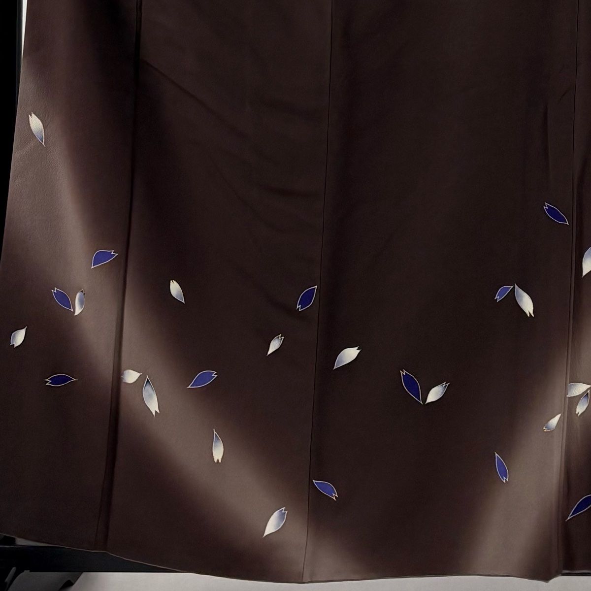 振袖 身丈161cm 裄丈67cm M 袷 辻村ジュサブロー 落款 花びら 金彩 ぼかし 焦茶色 正絹