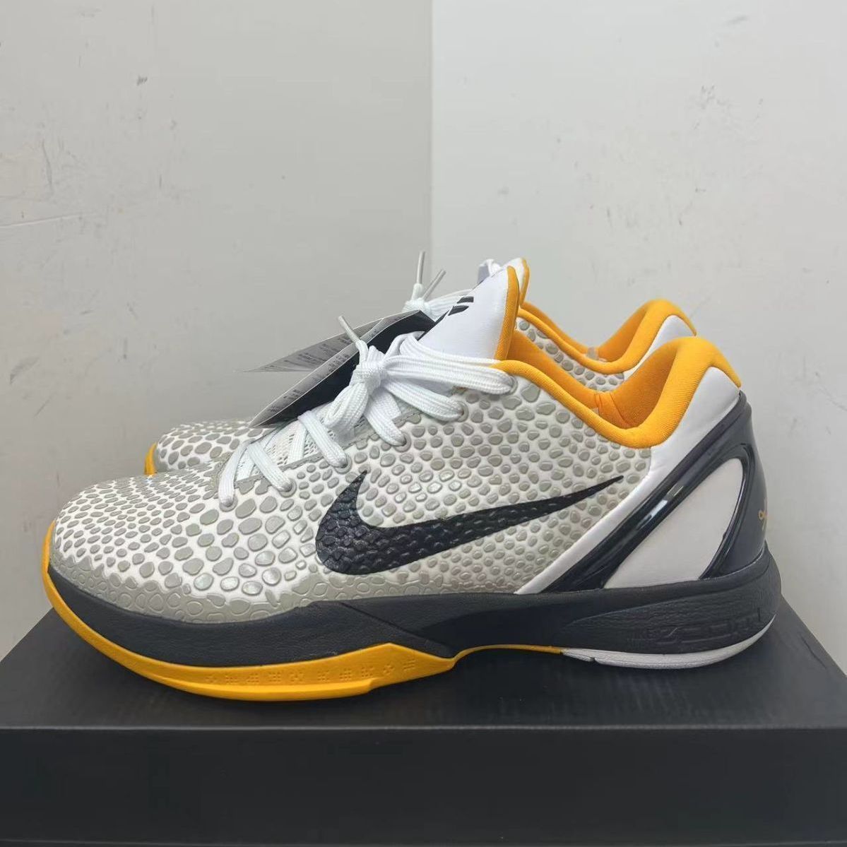 新品未使用ナイキ Nike Zoom Kobe 6 Del Sol  スニーカー