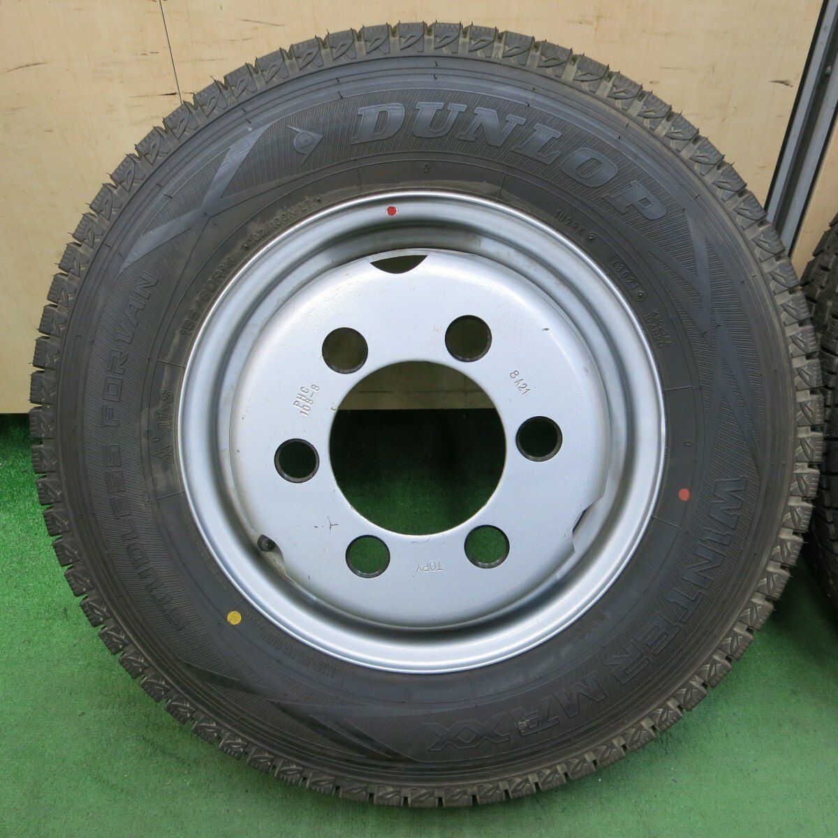 バリ溝!21年!9.5分以上☆トラック タイヤ 185/80R14 102/100N バリ溝!21年!9.5分以上☆トラック タイヤ 185/80R14 102/100N
