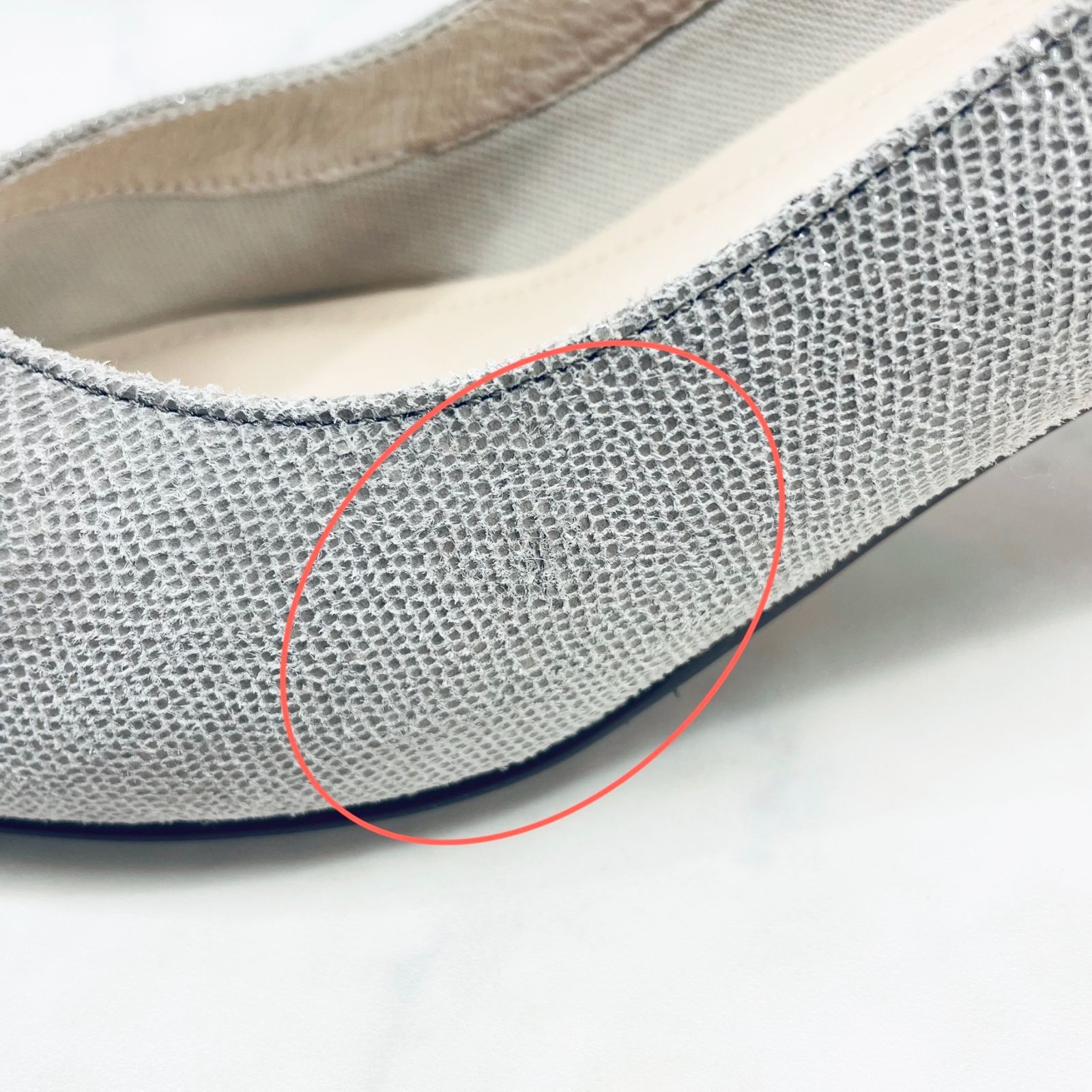 リズラフィーネ Vカットリザードプリントパンプス