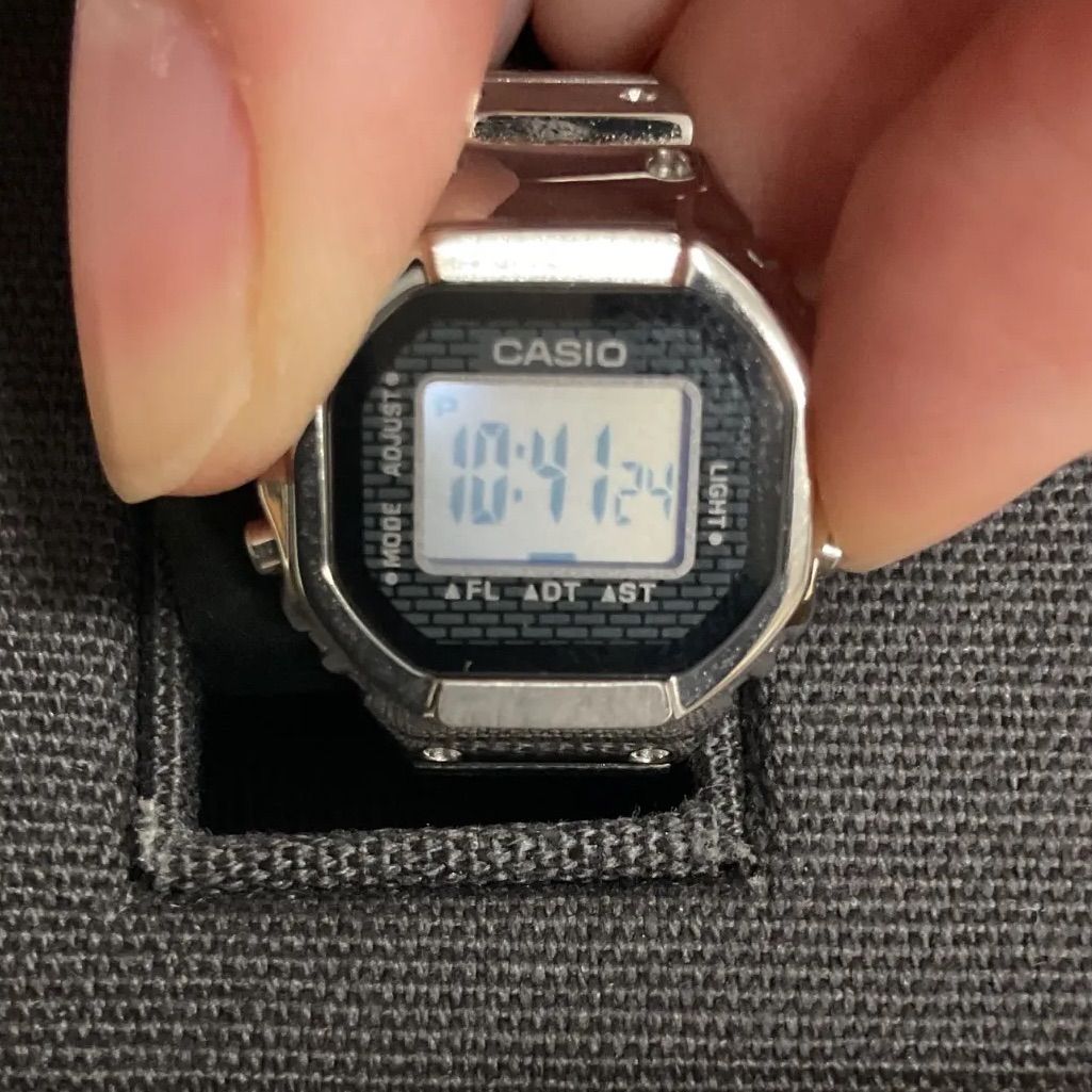 【新品未使用】CASIO 　CRW-001-1JR　50周年記念モデル カシオ、カシオ時計事業50周年を記念した指輪型の時計「CRW-001