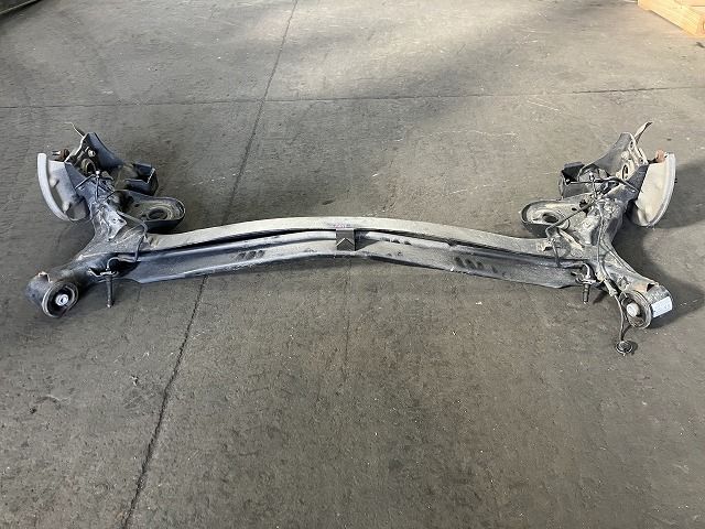 スイフト ZD83S リアアクスルビーム XRリミテッド カメラパッケージ 4WD 46500-52RG1 ZWP