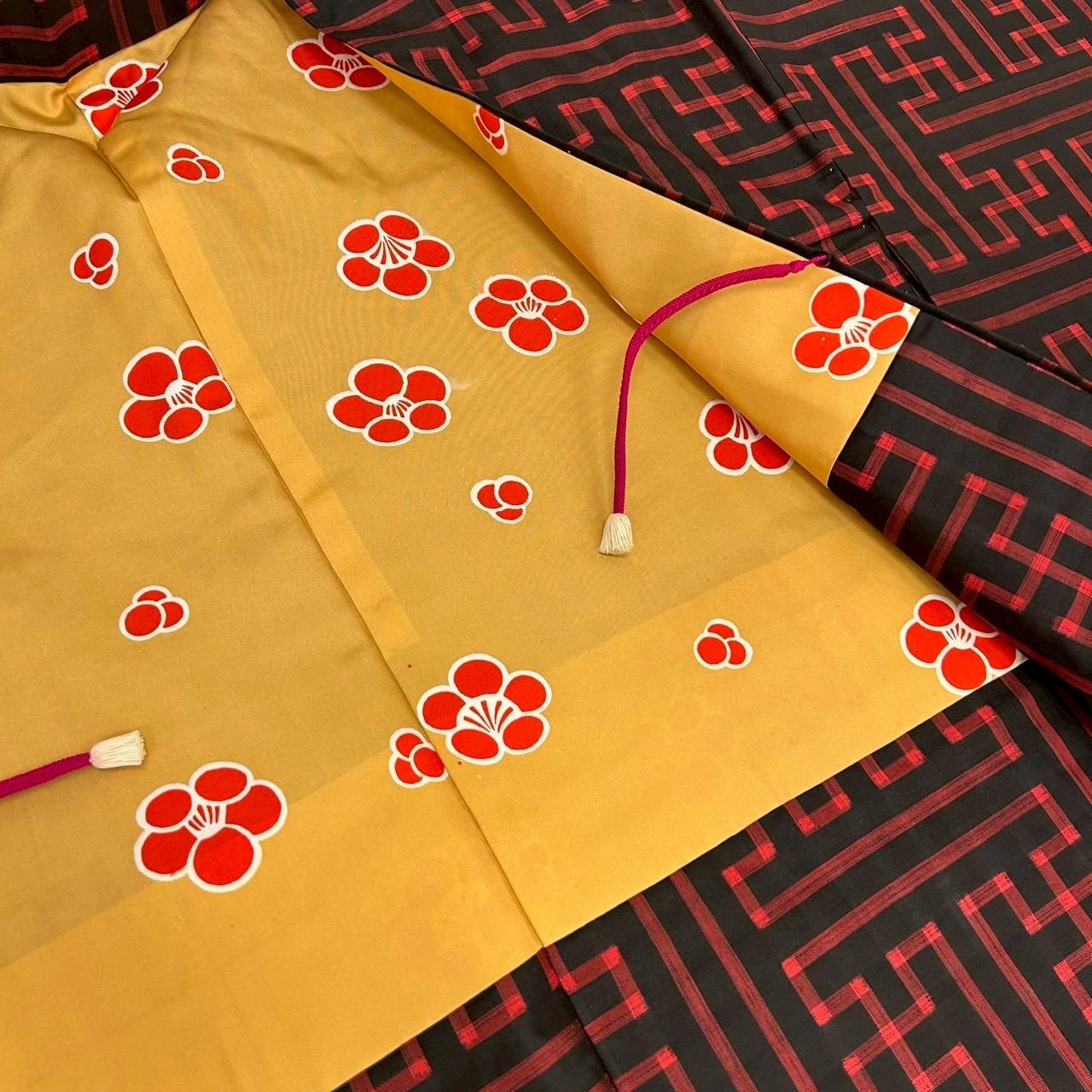 本場奄美大島琉球羽織 本場奄美大島紬 秋名バラ 龍郷 赤 希少 裄66 正絹 着物 MK-087 - メルカリ