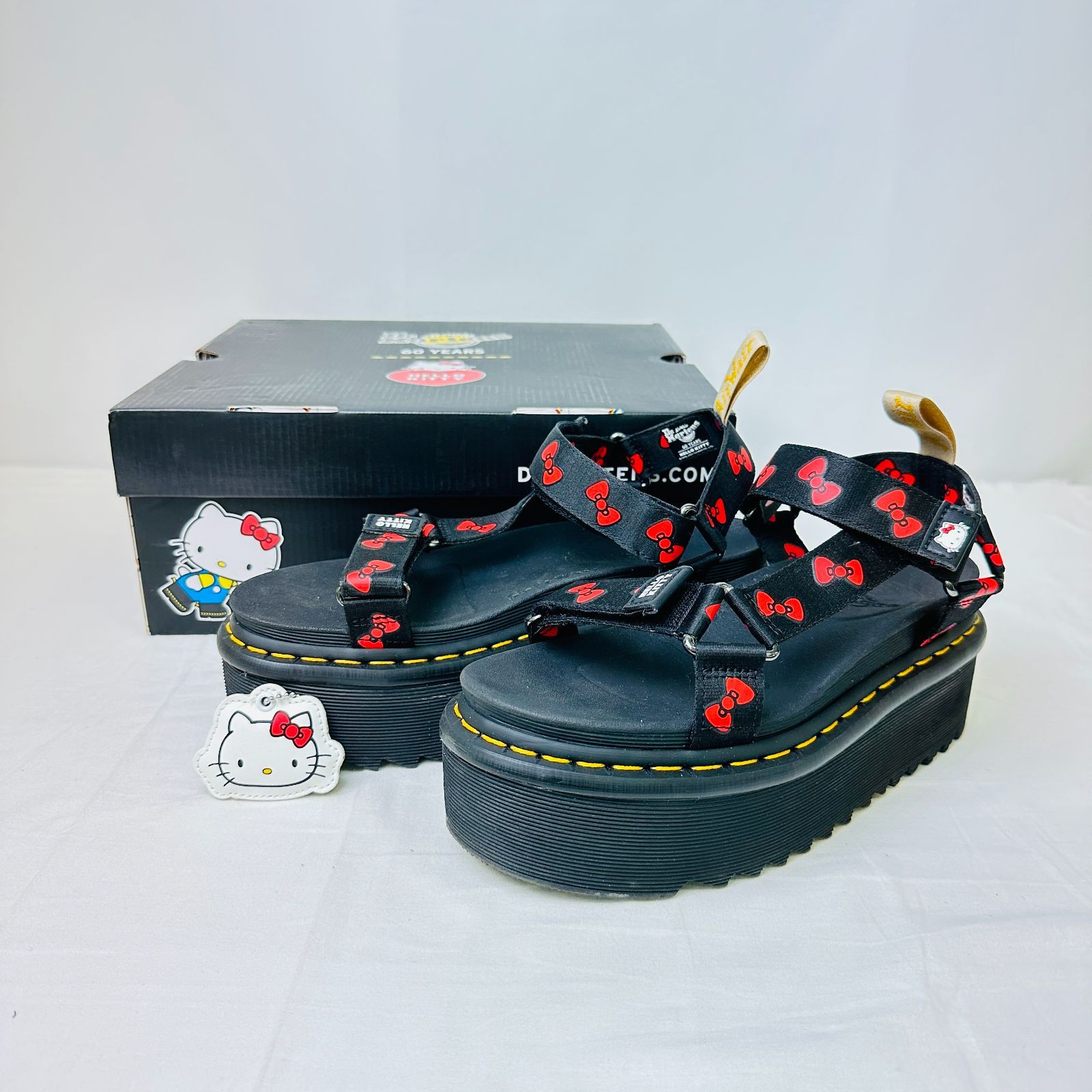 DM21510-130-10 サンダル Dr.Martens ドクターマーチン ハローキティコラボ ハローキティ サンリオ 厚底ストラップサンダル 厚底