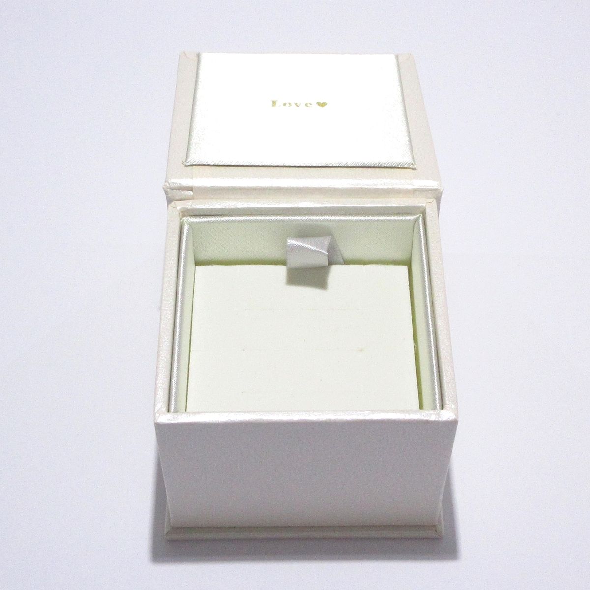 ヨンドシー ピアス
