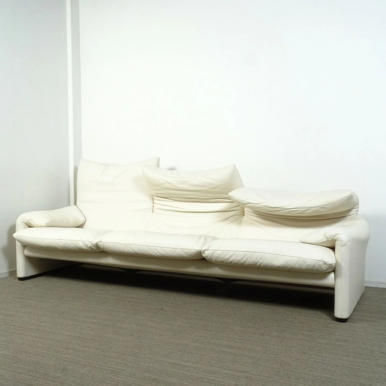 ◾︎SELUNO◾︎ 【展示美品】Cassina カッシーナ 675 MARALUNGA