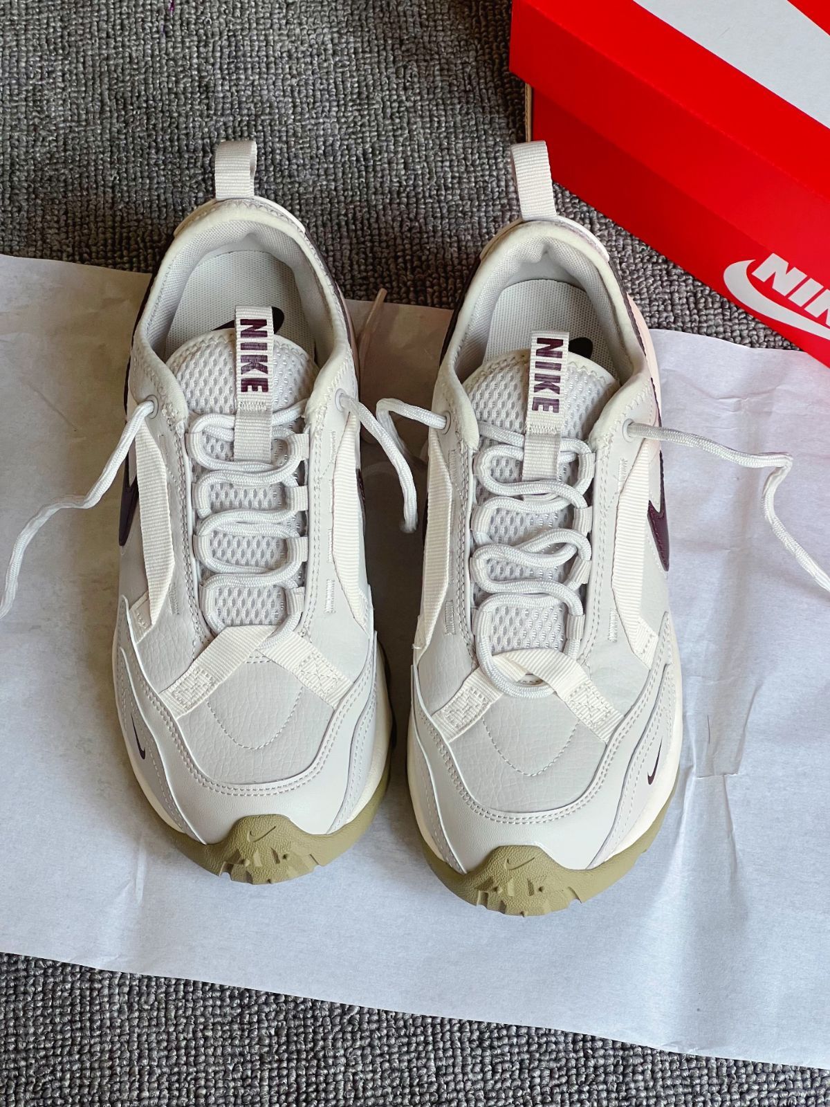 NIKE スニーカーTC7900ブラウン NIKE スニーカーTC7900ブラウン