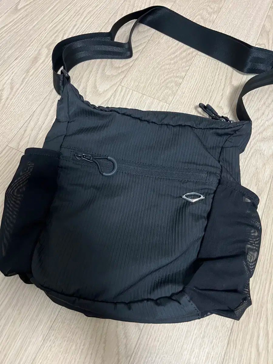 MISCHIEF メッシュ ポケット クロスバック ブラック