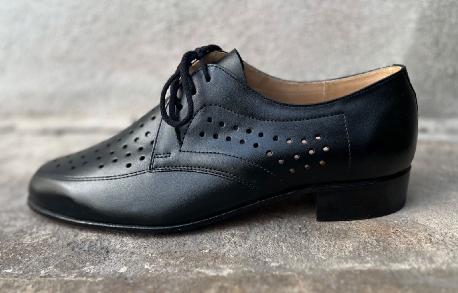 チェコ軍 パンチングドレスシューズ 27㎝ デッドストック - メルカリ