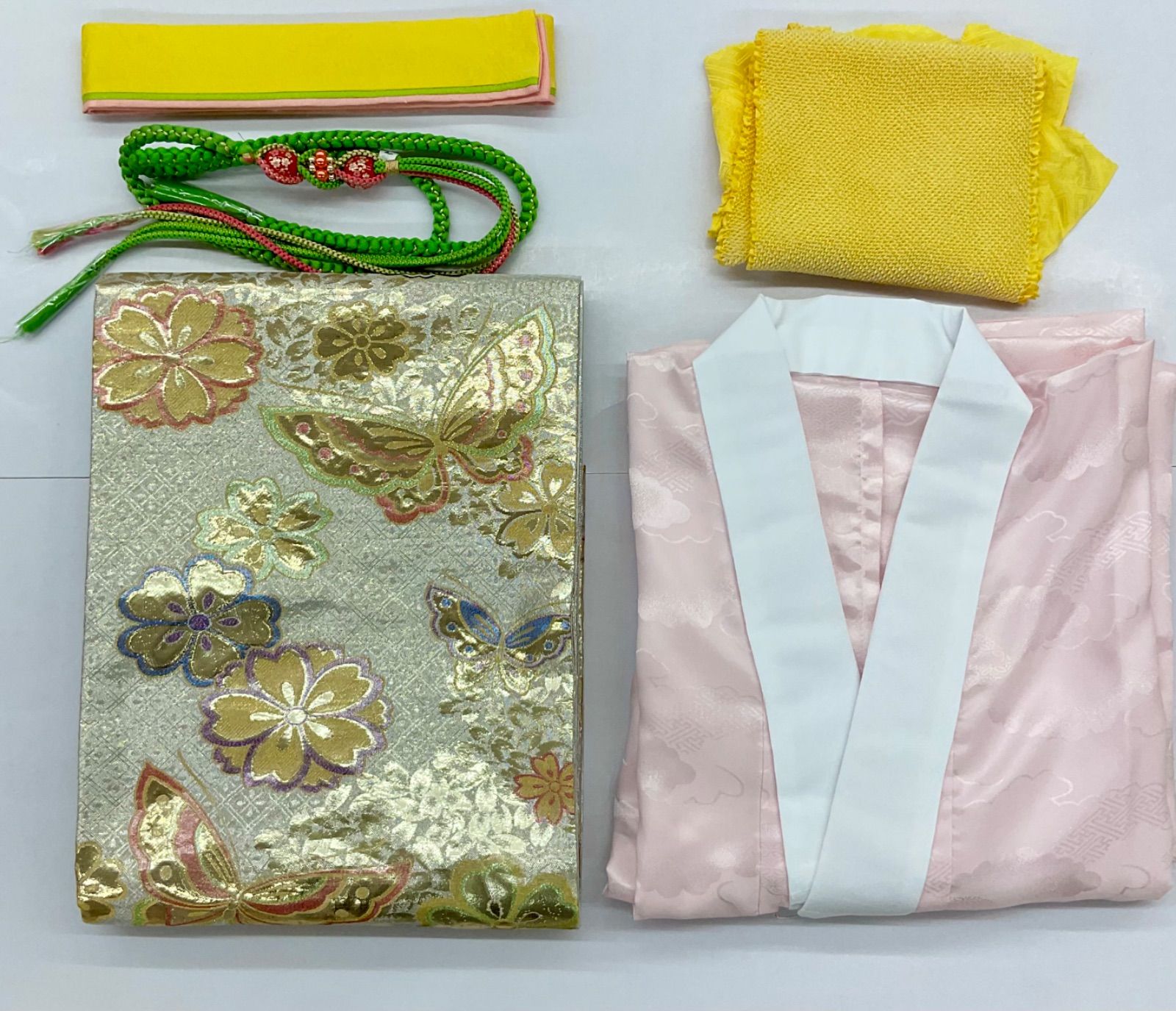 振袖グリーン系牡丹御所車鞠扇刺繍正絹