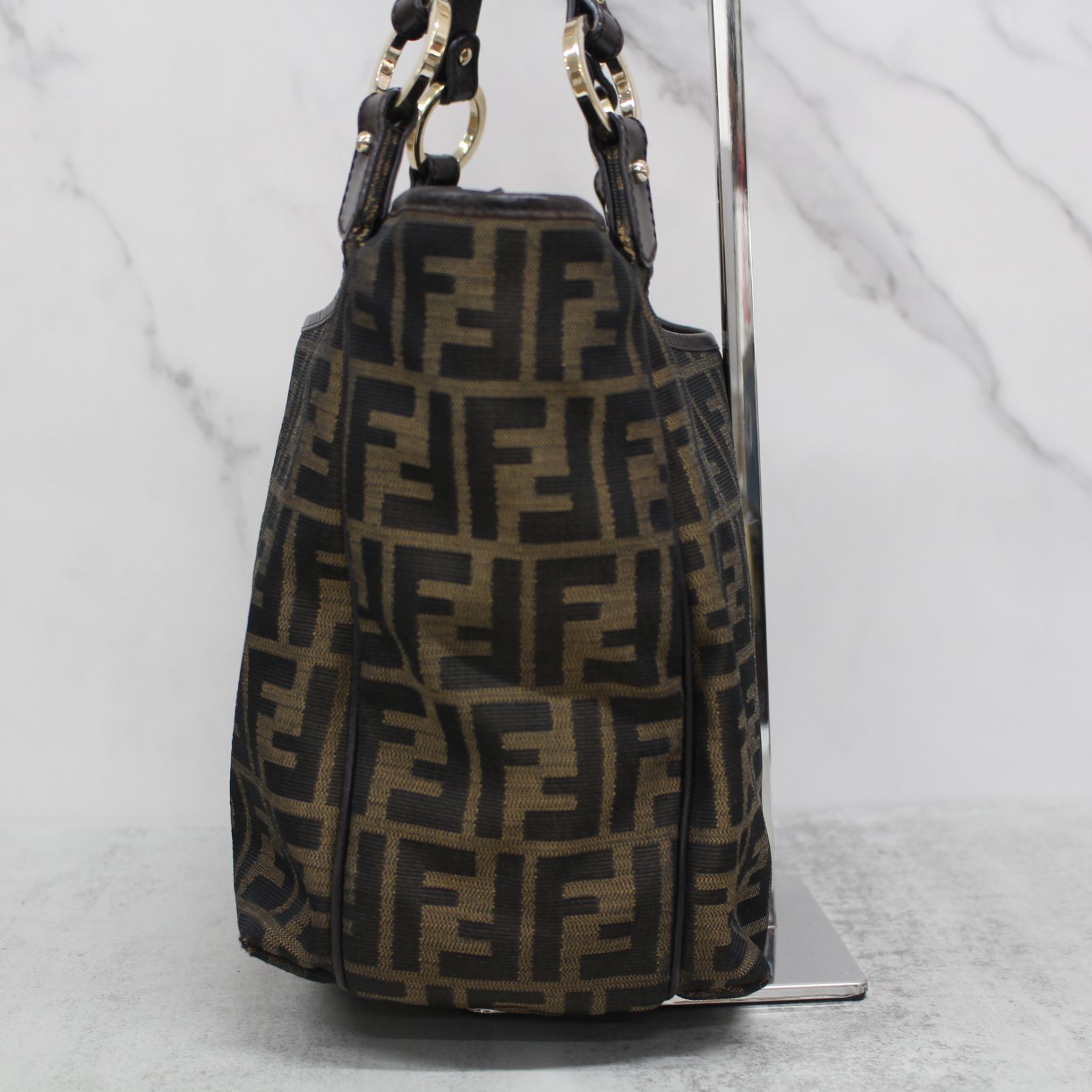 S971)FENDI ズッカ柄 ハンドバッグ 8BH156 JWU フェンディ - メルカリ