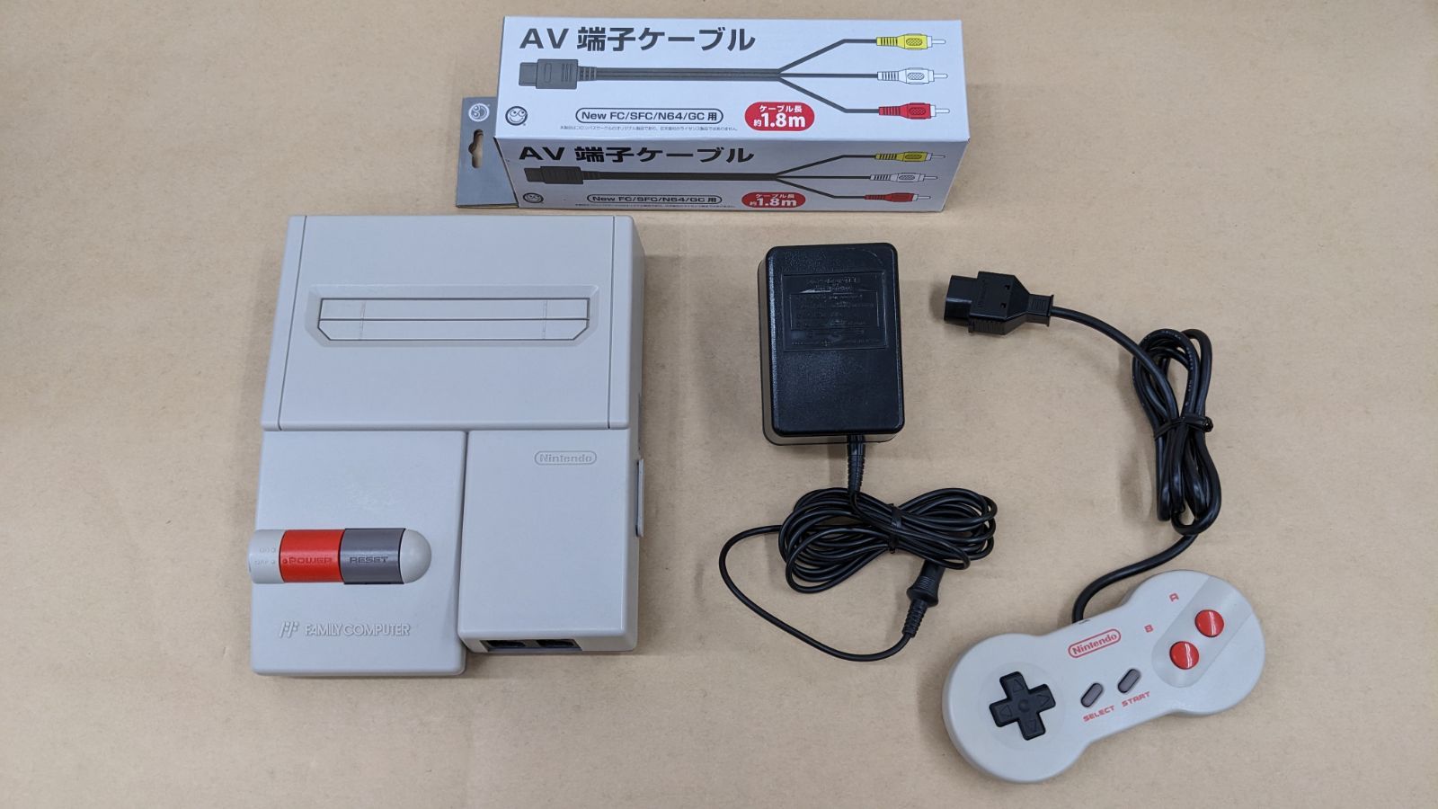 NEWファミコン AV仕様ファミリーコンピュータ 動作確認済み中古品 ※箱 