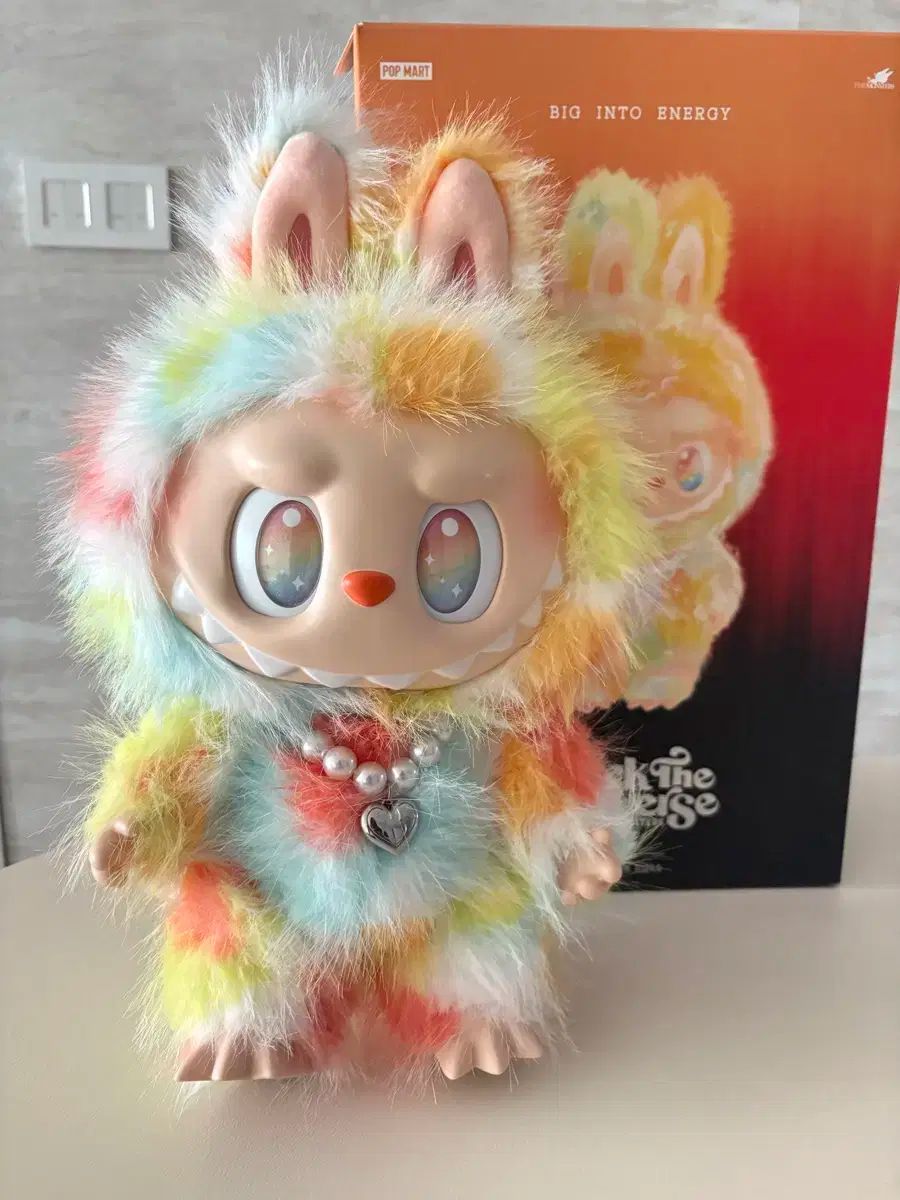 POP MART (ポップマート ) Labubu(ラブブ） ロック・ザ