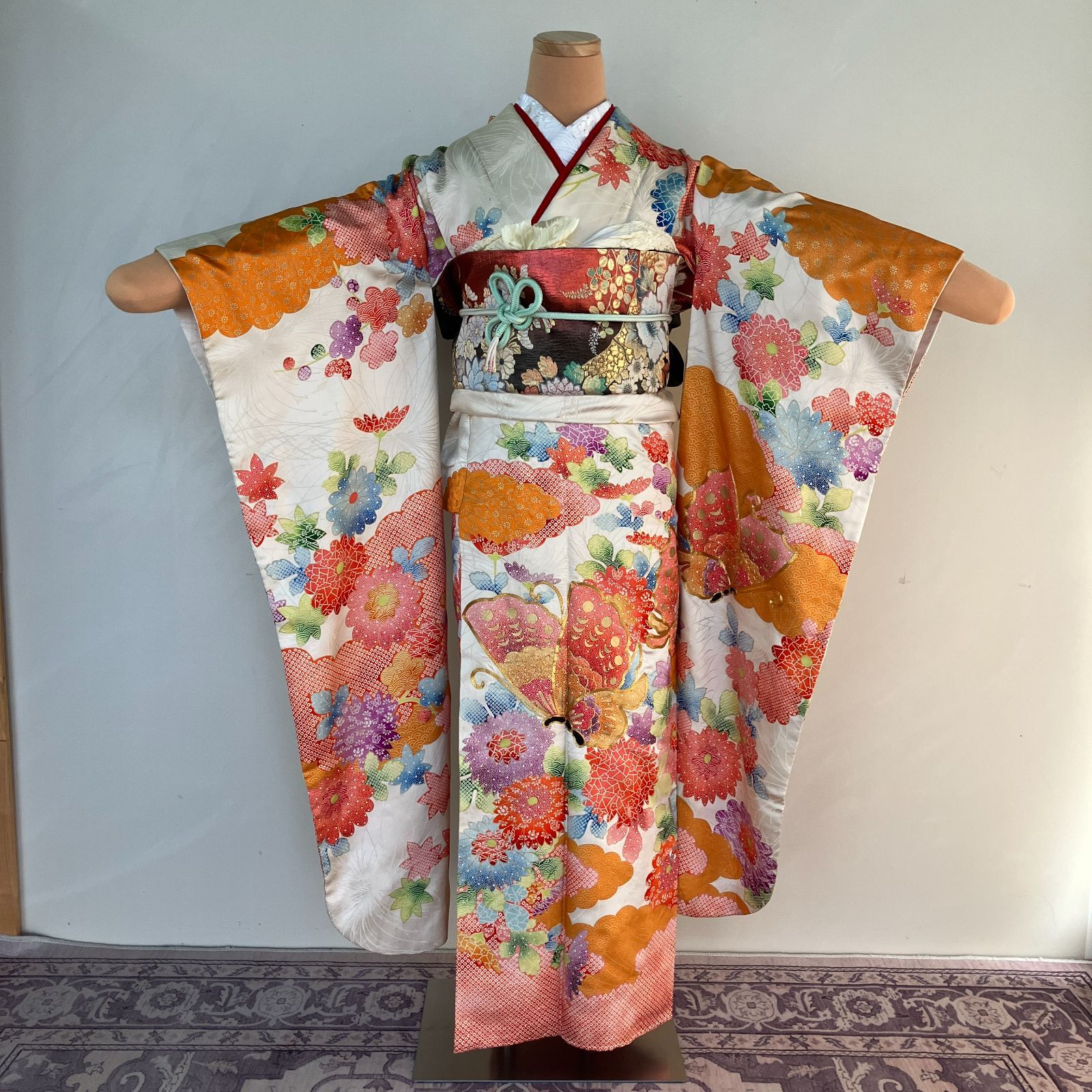 豪華　 振袖フルセット　成人式　前撮り オレンジと金色 花柄 振袖レンタル 成人式 フルセット オレンジ 黄色 結婚式