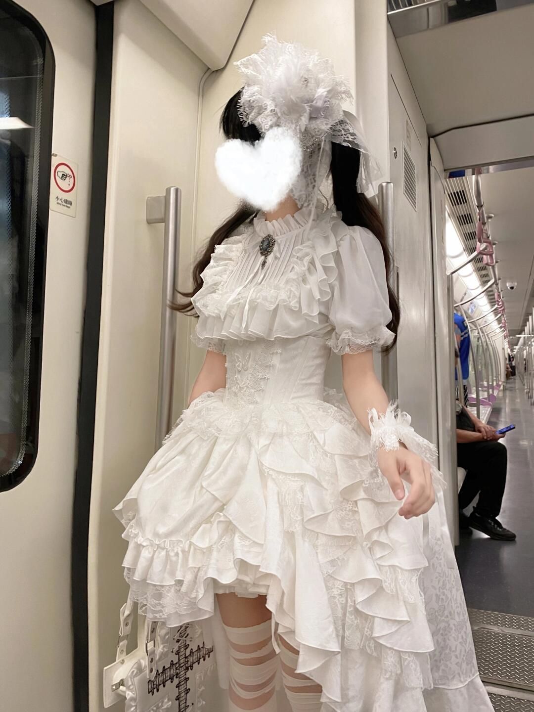 ゴシックデザイン 背骨装飾ゴシックモチーフジャンプスカート