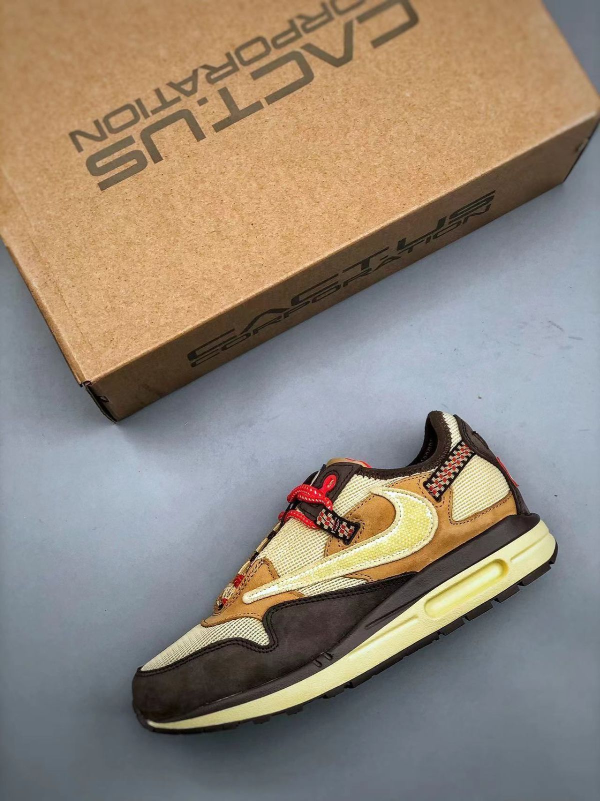 Travis Scott × Nike Air Max 1 ナイキ トラヴィス