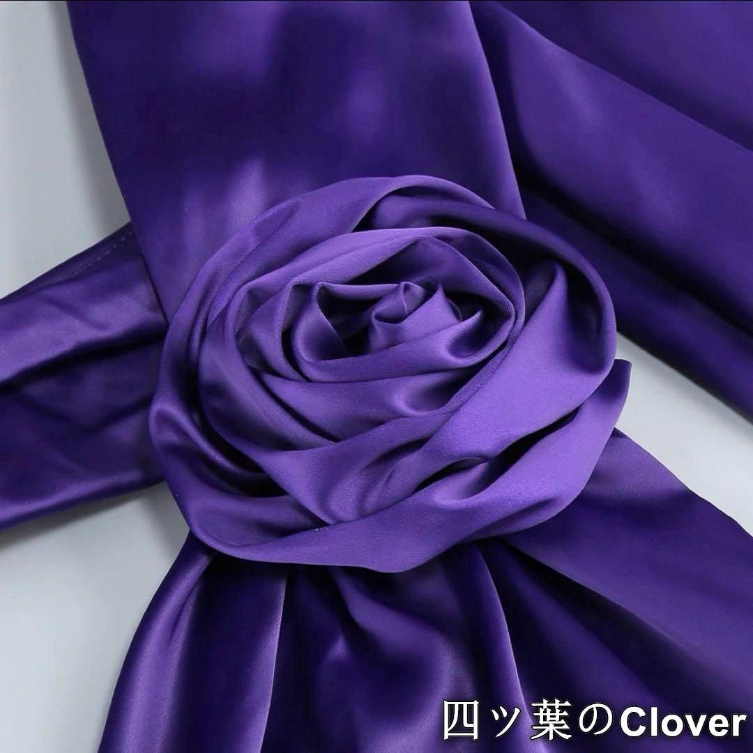 美品・未使用新品】首元のお花のデザインがオシャレな