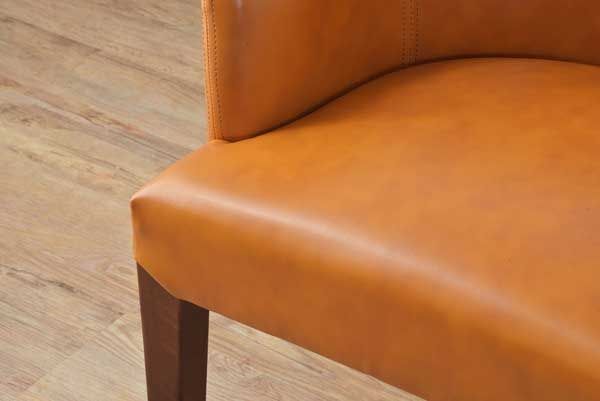 ソフトレザーと天然木