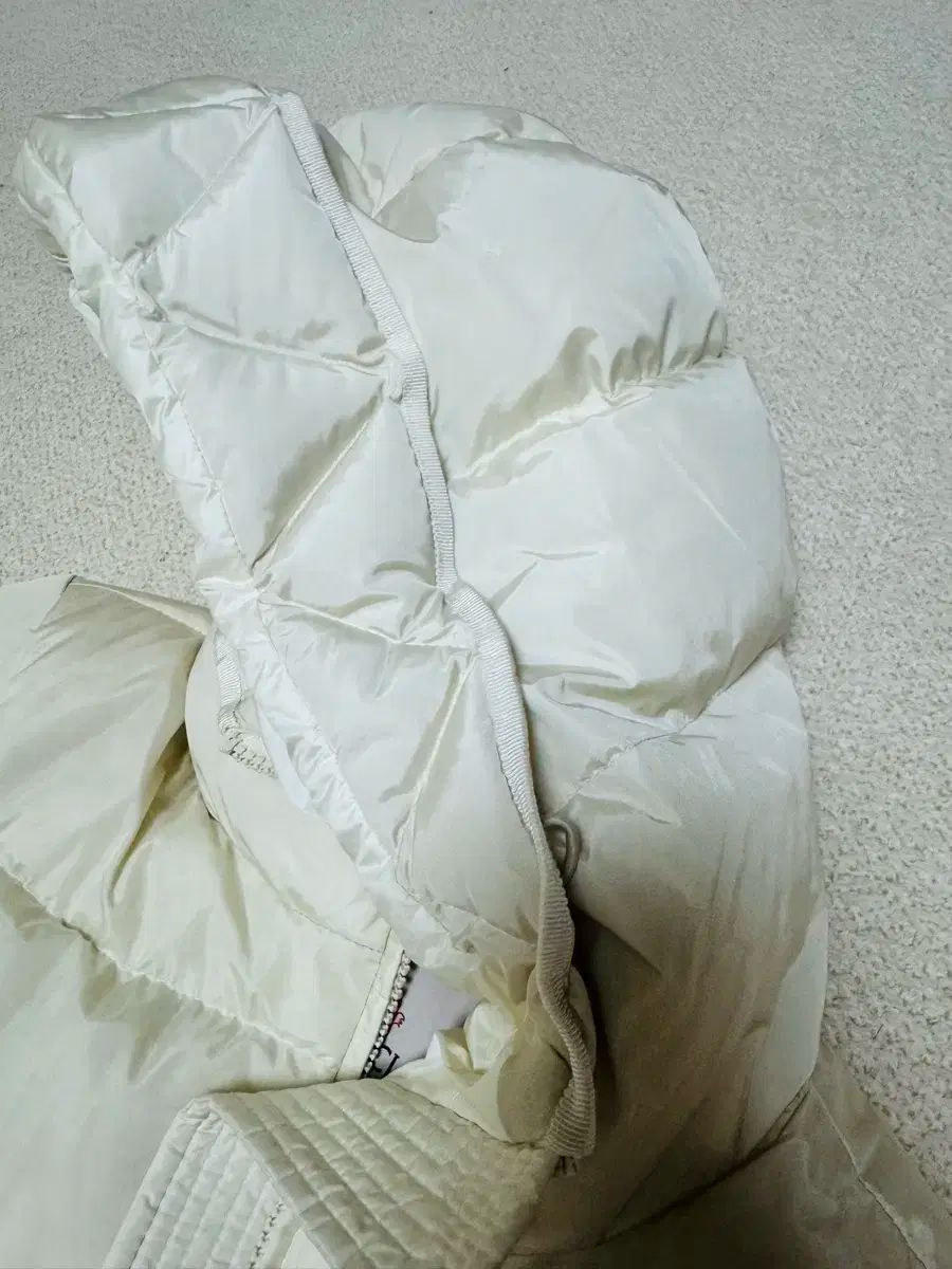 MONCLER モンクレール アヴォーシュ レディース ショートダウンコート クリーム色 0 サイズ GULLKHAN_COM