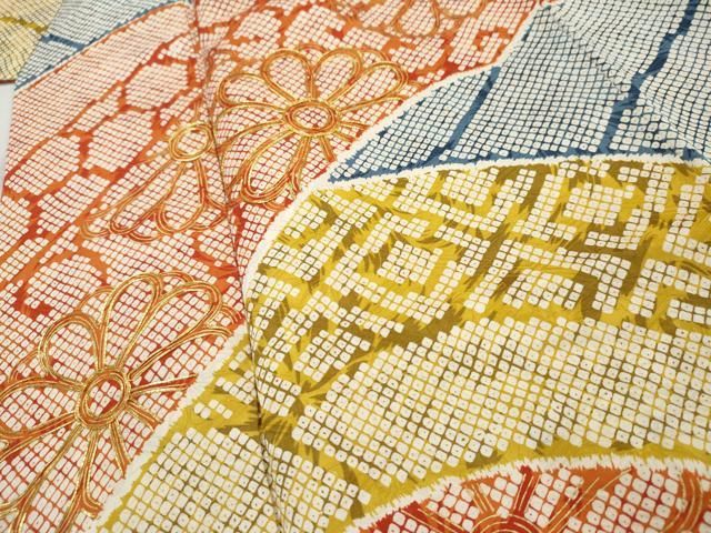 振袖　正絹　金駒刺繍　金彩　菊花　流水　波　鹿の子　紗綾形　着物　063t 振袖 正絹 金駒刺繍 金彩 菊花 流水 波 鹿の子 紗綾形 着物 063t