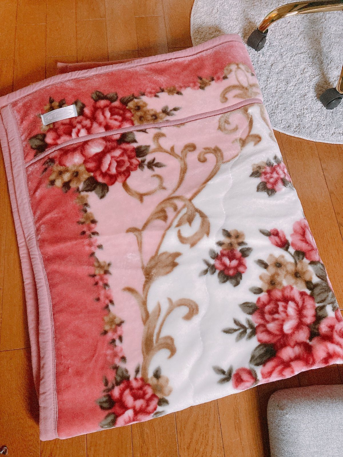 毛布　寝具　柄物　花柄　上品な毛布　掛け布団　敷き毛布にも