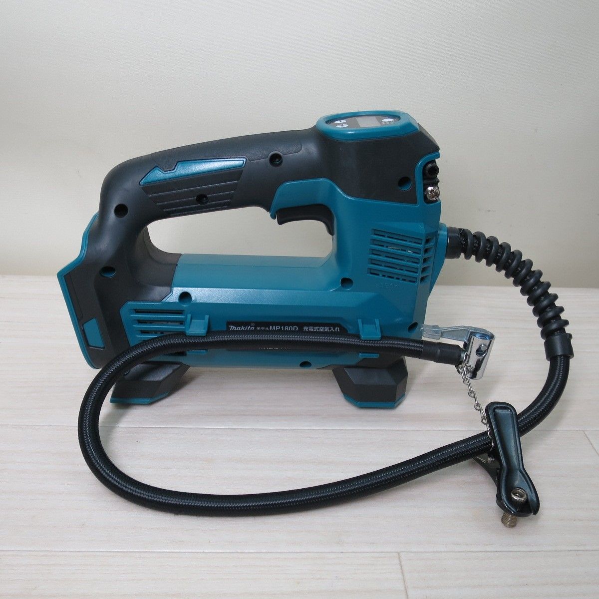 送料無料] 美品☆マキタ 充電式 空気入れ MP180D 18V 本体のみ