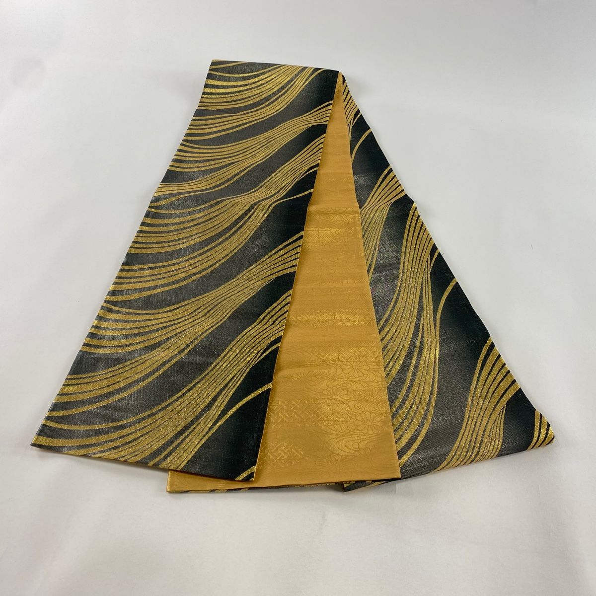 美品】 袋帯 秀品 幾何学模様 箔 黒灰 全通 正絹 【中古】 - メルカリ