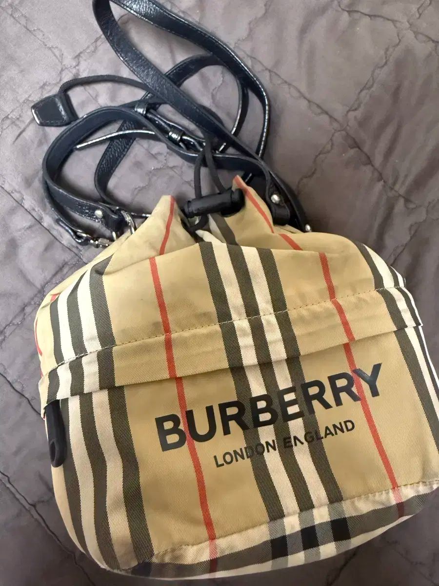 Burberry バーバリー PHOEBE バケットバッグ