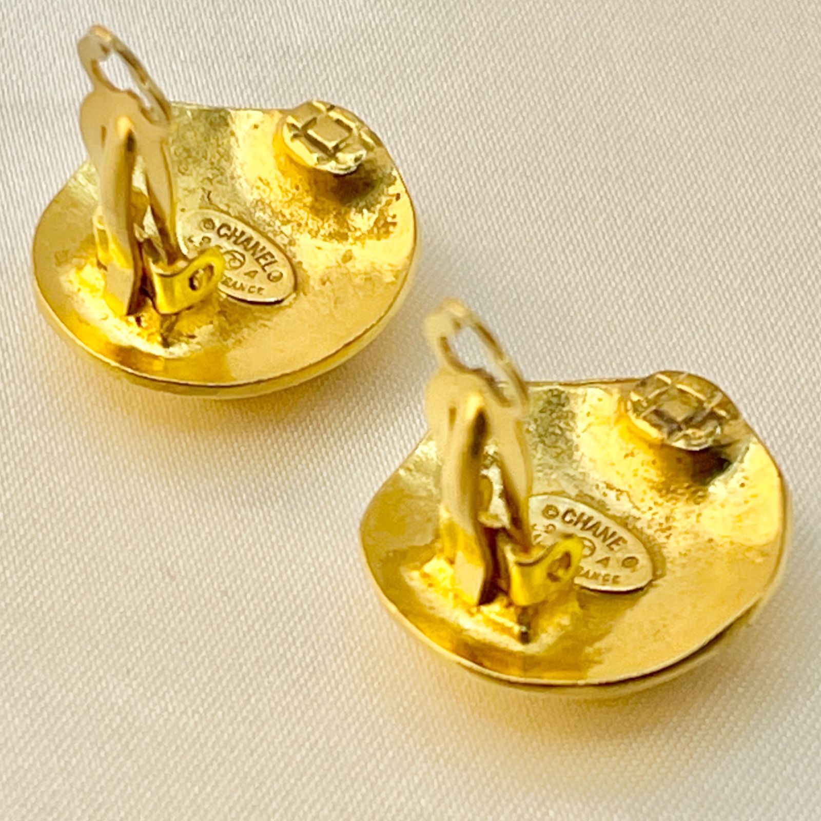 来店をご期待! シャネル ヴィンテージ イヤリング ココマーク ラウンド型 小ぶり GP ゴールド コメ有95A 限定版