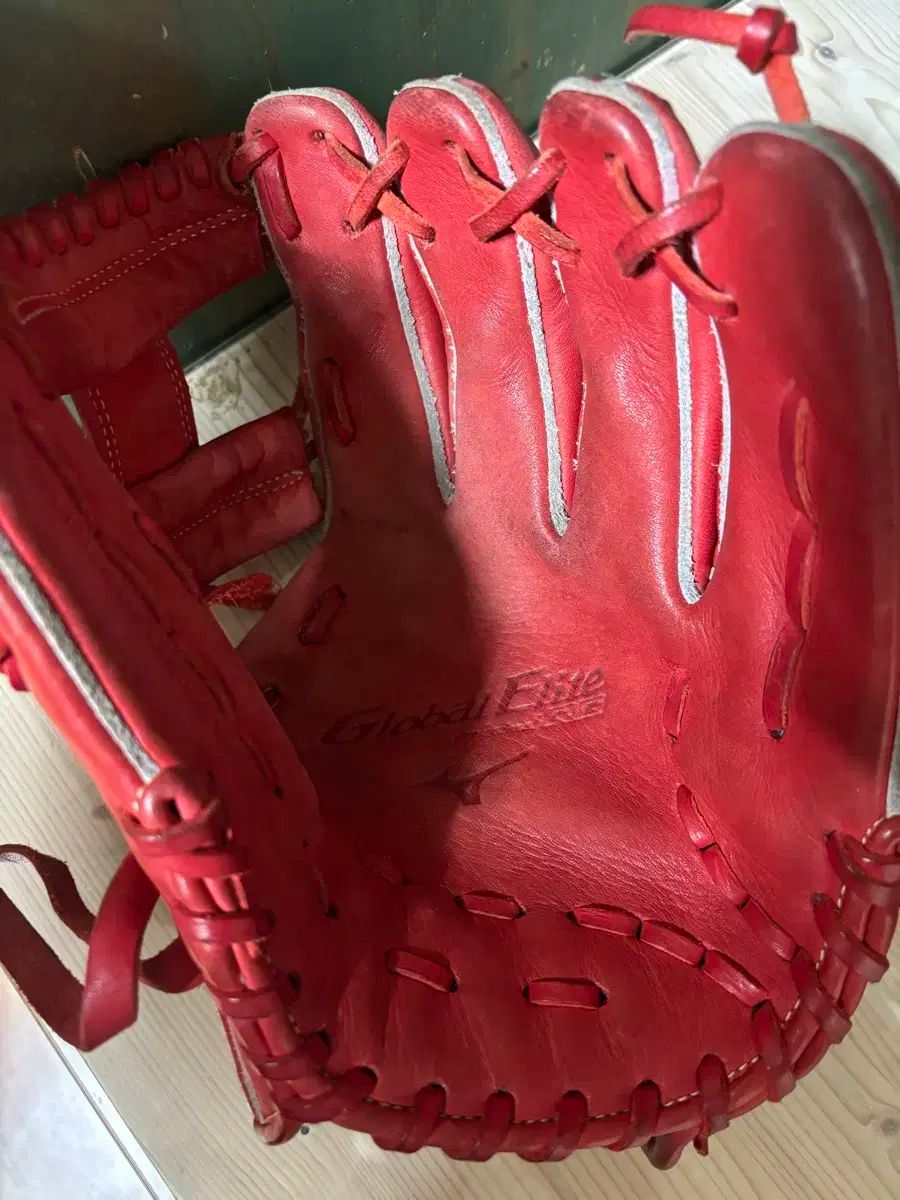 Rawlings 野球グローブ レッド/ブラック スプラッターペイント Rawlings 野球グローブ レッド/ブラック スプラッターペイント