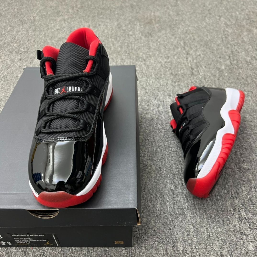 新品 未使用 ナイキ NIKE AIR JORDAN 11 LOW RETRO BRED エアジョーダン11 レトロ ロー ブルズ ブレッド -  メルカリ