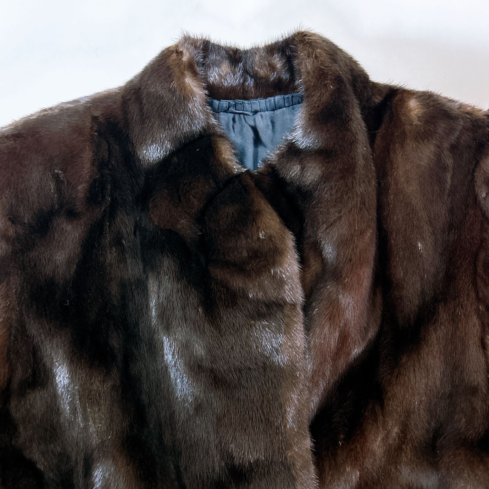 ダークブラウン