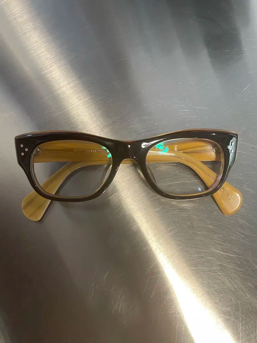 OLIVER PEOPLES オリバーピープルズ 将軍
